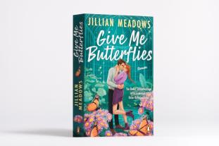 Juliane Zaubitzer, Jillian Meadows: Give Me Butterflies. Sie erforscht Schmetterlinge, er die Sterne. Für ihre Anziehung gibt es keine wissenschaftliche Erklärung 