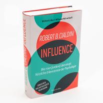 Jürgen Neubauer, Robert B. Cialdini: INFLUENCE – Wie man (andere) überzeugt. Nützliche Erkenntnisse der Psychologie 