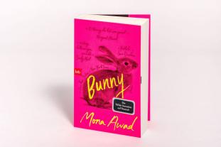 Elena Helfrecht, Mona Awad: Bunny 