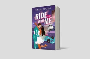 Bettina Hengesbach, Simone Soltani: Ride with me – Die Rennstrecke ist sein Leben, bis sie ihn aus der Spur bringt 