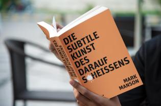Mark Manson: Die subtile Kunst des Daraufscheißens 