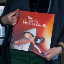 Agnès De Lestrade, Valeria Docampo: Die große Wörterfabrik 