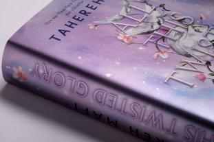 Barbara Imgrund, Tahereh Mafi: All This Twisted Glory 