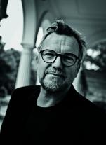 Leif Karpe: Das Mädchen hinter dem Vorhang 