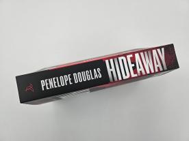 Christina Kagerer, Penelope Douglas: Hideaway – Verborgenes Verlangen 