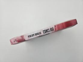 Christina Kagerer, Penelope Douglas: Conclave – Düstere Verlockung 