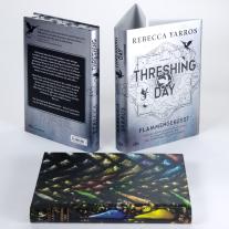 Joe Requeza, Michelle Gyo, Rebecca Yarros: Threshing Day – Flammengeküsst 
