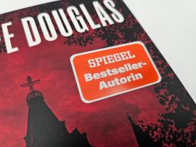 Christina Kagerer, Penelope Douglas: Hideaway – Verborgenes Verlangen 